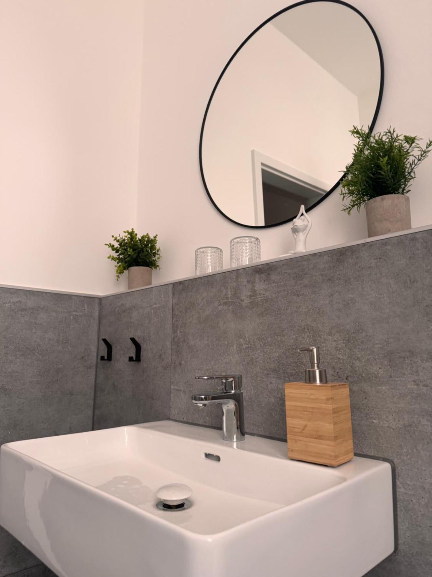 Studio Apartment Im Zentrum Mit Parkplatz & Neuem Badezimmer Магдебург Екстериор снимка